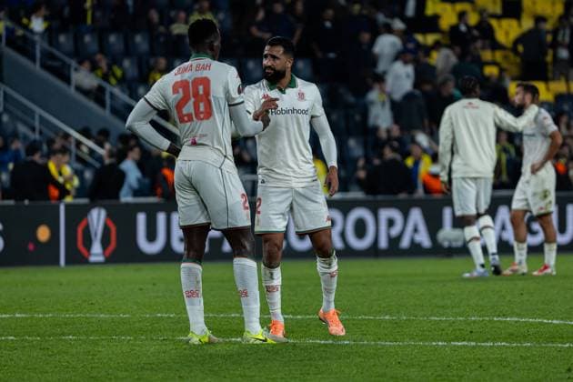 Fenerbahce vs Nice UEFA Europa League 2025-26 MD2 Juma Bah for OGC Nice and Ali Abdi for OGC Nice console each other after the defeat. Fenerbahce and Nice faced each other at UEFA Europa League 2025 26 League Phase MD2. The match took place in Ulker Fenerbahce Sukru Saracoglu Stadium on October 2, 2025. Istanbul Istanbul Turkey Copyright: xBurakxBasturkx