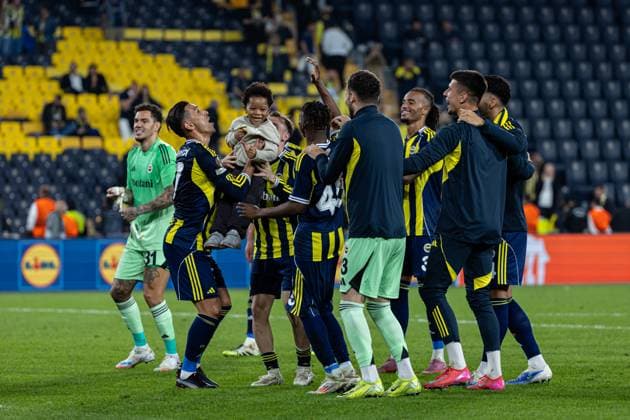 Fenerbahce vs Nice UEFA Europa League 2025-26 MD2 Fenerbahce s players celebrate victory. Fenerbahce and Nice faced each other at UEFA Europa League 2025 26 League Phase MD2. The match took place in Ulker Fenerbahce Sukru Saracoglu Stadium on October 2, 2025. Istanbul Istanbul Turkey Copyright: xBurakxBasturkx