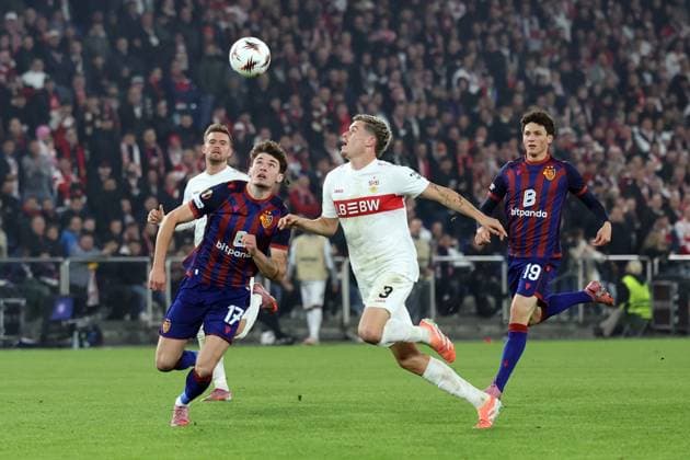 02.10.2025, xrekx, Fussball UEFA Europa League, FC Basel - VfB Stuttgart v.l. Moritz Broschinski (FC Basel 1893) Ramon Hendriks (VfB Stuttgart) Zweikampf, Aktion, action, battle for the ball (DFL DFB REGULATIONS PROHIBIT ANY USE OF PHOTOGRAPHS as IMAGE SEQUENCES and or QUASI-VIDEO) basel