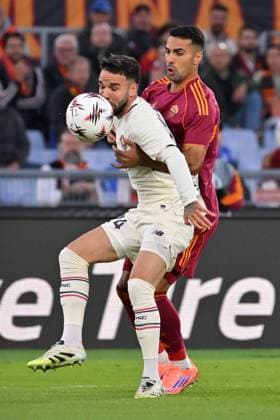 Soccer, Europa League match, AS Roma v Lille Calvin Verdonk of Losc Lille,Zeki Celik of AS Roma during the Europa League match between AS Roma v Lille at Olimpico stadium in Rome, Italy, Oct 02nd, 2025. Imago-Images Emmefoto Copyright: xImago-Images Emmefotox