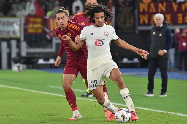 Soccer, Europa League match, AS Roma v Lille Saud Abdulhamid of AS Roma,Ayyoub Bouaddi of Losc Lille during the Europa League match between AS Roma v Lille at Olimpico stadium in Rome, Italy, Oct 02nd, 2025. Imago-Images Emmefoto Copyright: xImago-Images Emmefotox