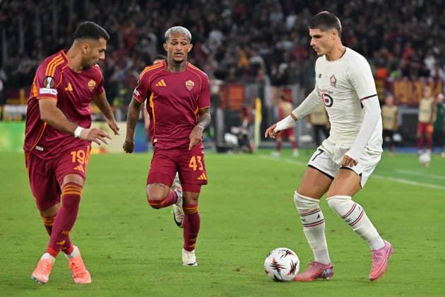 Soccer, Europa League match, AS Roma v Lille Zeki Celik of AS Roma,Moraes Ferreira da Silva Wesley of AS Roma,Matias Fernandez-Pardo Losc Lille during the Europa League match between AS Roma v Lille at Olimpico stadium in Rome, Italy, Oct 02nd, 2025. Imago-Images Emmefoto Copyright: xImago-Images Emmefotox