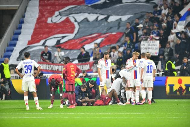 Sports : FOOTBALL - EUROPA LEAGUE - LYON v SALZBURG Injury during the UEFA Europa League, League phase, Matchday 2 football match between Olympique Lyonnais and RB Salzburg on 2 October 2025 at Groupama Stadium in DÃ cines-Charpieu near Lyon, France - Photo Cyril Lestage DÃ cines-CharpieuFrance  Copyright: xCyrilxLestagex