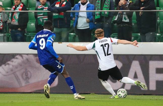 Legia Warszawa v Samsunspor - UEFA Conference League WARSAW, POLAND - OCTOBER 02: Marius (L) of Samsunspor in action during UEFA Conference League match between Legia Warszawa and Samsunspor at Marshall Jozef Pilsudsk Stadium in Warsaw, Poland on October 02, 2025. Fatih Mehmet Kurkcu Anadolu Warsaw Poland. Editorial use only. Please get in touch for any other usage.  Copyright: x2025xAnadoluxFatihxMehmetxKurkcux