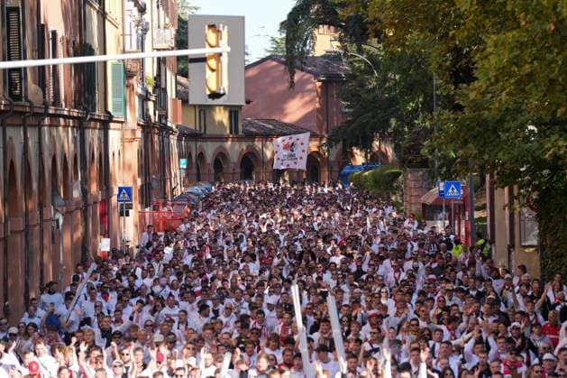 Fanmarsch, Fans, Ultras , Italien, Fussball, UEFA Europa League, 2.Spieltag, Ligaphase, 2025 2026, Bologna FC vs. SC Freiburg, 02.10.2025, Stadio Renato Dall™Ara, Bologna, Italien Bologna Stadio Renato Dall™Ara Emilia-Romagna Italien Copyright: xArnexAmbergx