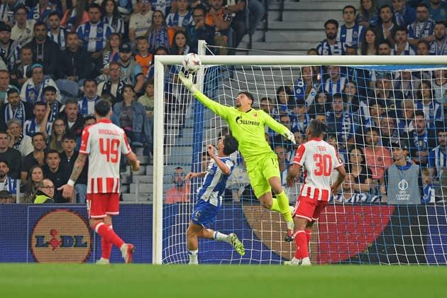 2nd October 2025; Dragao Stadium, Porto, Portugal: UEFA Europa League 2025 2026, FC Porto versus Red Star Belgrade; Goalkeeper Matheus Magalhaes of Red Star Belgrade makes a save high up on his goal  DanielxCastro