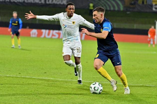 Celje, Slovenia, October 02nd 2025, Mario Kvesic of Celje (R) in action against Niclas Eliasson of AEK Athens (L) during the UEFA Conference League, League phase Matchday 1, between Celje (Slovenia) and AEK Athens (Greece) at Stadion Celje, Celje, Slovenia. (Photo by Igor Kupljenik Sports Press Photo) Copyright: xIgorxKupljenikx xSPPx Sportspressphoto_SPR36803