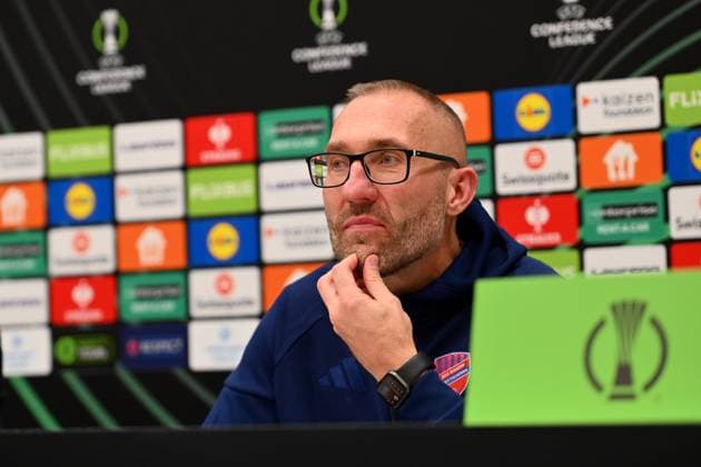 SOSNOWIEC 02.10.2025 MECZ 1. KOLEJKA LIGA KONFERENCJI SEZON 2025 26: RAKOW CZESTOCHOWA - UNIVERSITATEA CRAIOVA --- UEFA CONFERENCE LEAGUE MATCH: RAKOW CZESTOCHOWA - UNIVERSITATEA CRAIOVA MAREK PAPSZUN FOT. KRZYSZTOF HELIOS 400MM NEWSPIX.PL --- newspix.pl 