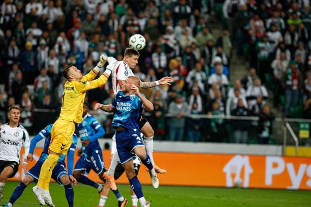 Okan Kocuk and Mileta Rajovic seen during UEFA Conference League game between Legia Warszawa and Samsunspor Kulubu (Jan Borys Ball Raw Images) Warsaw Polish Army Stadium Poland Copyright: xJanxBorysx janborys_legia_samsunspor_25_26-29