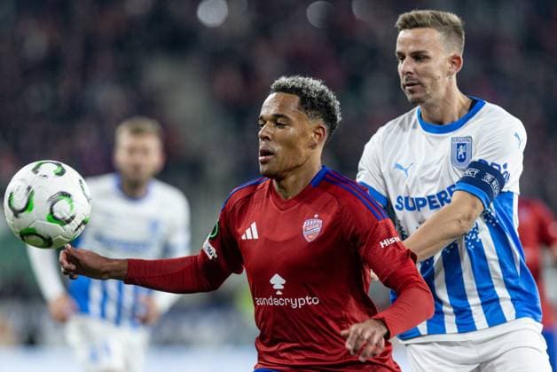 02.10.2025, Sosnowiec Liga Konferencji UEFA sezon 2025 26 kolejka I, Rakow Czestochowa - Universitatea Craiova - UEFA Conference League football Match season 2025 26 round I Rakow Czestochowa - Universitatea Craiova Nz. Michael Ameyaw Nicusor Bancu Fot. Michal Chwieduk Arena Akcji NEWSPIX.PL --- newspix.pl 