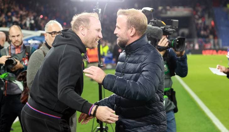 02.10.25 FC Basel - VfB Stuttgart Schweiz, Basel, 02.10.2025, Fussball, UEFA Europa League, FC Basel - VfB Stuttgart: v.l. Ludovic Magnin (Trainer FC Basel), Sebastian Hoeneß (Trainer VfB Stuttgart).
