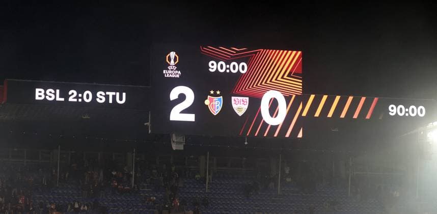 02.10.25 FC Basel - VfB Stuttgart Schweiz, Basel, 02.10.2025, Fussball, UEFA Europa League, FC Basel - VfB Stuttgart: Anzeigetafel Ergbnis.