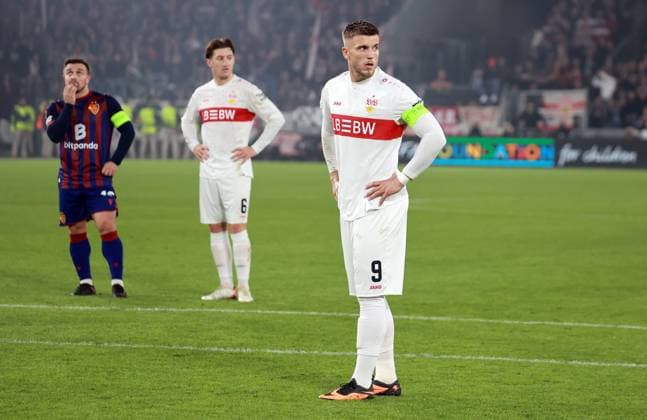 02.10.25 FC Basel - VfB Stuttgart Schweiz, Basel, 02.10.2025, Fussball, UEFA Europa League, FC Basel - VfB Stuttgart: Ermedin Demirovic (VfB Stuttgart); Enttäuschung.