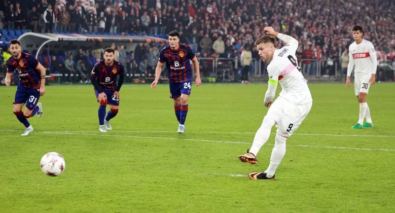 02.10.25 FC Basel - VfB Stuttgart Schweiz, Basel, 02.10.2025, Fussball, UEFA Europa League, FC Basel - VfB Stuttgart: Ermedin Demirovic (VfB Stuttgart); verschossener Elfmeter.