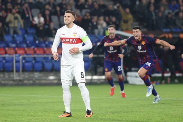 FC Basel - VfB Stuttgart Ermedin Demirovic (VfB Stuttgart) verschiesst Elfmeter 02.10.2025 St.Jakob Park Basel, SCHWEIZ, Saison 2025 2026 Herren Fussball Europa League FC Basel - VfB Stuttgart Ermedin Demirovic (VfB Stuttgart) nach seinem Elfmeter