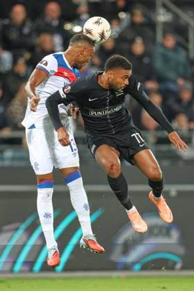 UEFA Europa League: SK Sturm Graz vs. Rangers FC, 02.10.2025 UEFA Europa League Spiel zwischen SK Sturm Graz und Rangers FC. Spannung, Emotionen und Fußball auf höchstem europäischen Niveau. Das Bild zeigt James Tavernier (Rangers) und Maurice Malone (STU). Copyright: xBEAUTIFULxSPORTS Rainerx
