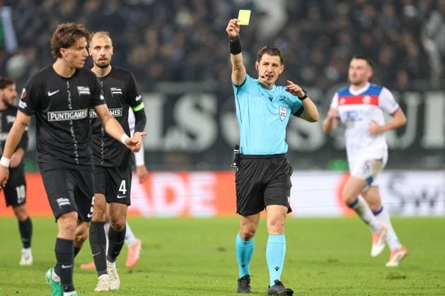 UEFA Europa League: SK Sturm Graz vs. Rangers FC, 02.10.2025 UEFA Europa League Spiel zwischen SK Sturm Graz und Rangers FC. Spannung, Emotionen und Fußball auf höchstem europäischen Niveau. Das Bild zeigt Gelbe Karte von Tim Oermann (STU). Copyright: xBEAUTIFULxSPORTS Rainerx