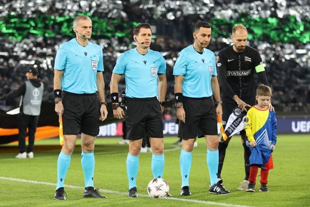 UEFA Europa League: SK Sturm Graz vs. Rangers FC, 02.10.2025 UEFA Europa League Spiel zwischen SK Sturm Graz und Rangers FC. Spannung, Emotionen und Fußball auf höchstem europäischen Niveau. Das Bild zeigt Referees. Copyright: xBEAUTIFULxSPORTS Rainerx