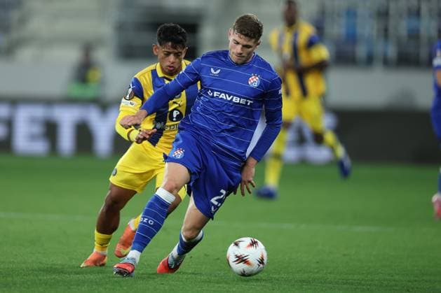 Serbia, Backa Topola, 021025. FK TSC City Stadium. UEFA Europa League, match: GNK Dinamo - Maccabi Tel Aviv. In the photo: Kervin Andrade, Moris Valincic. Photo: Pedja Milosavljevic CROPIX Zagreb Croatia Copyright: xxPedjaxMilosavljevicx xCROPIXx xSIPAx pm_dinamo_maccabi2-021025