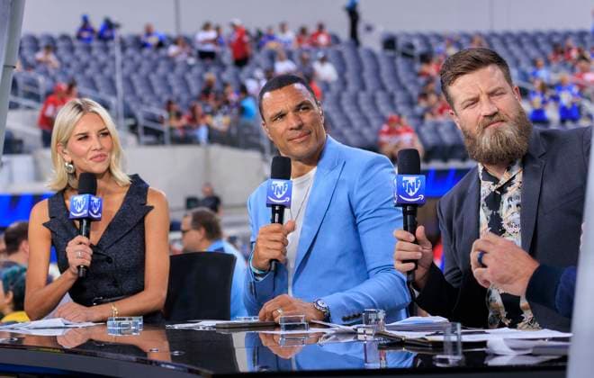 October 2, 2025, Inglewood, California, USA: (L-R) Charissa Thompson, Tony Gonzalez and Ryan Fitzpatrick cast of Thursday Night Football at the regular season NFL, American Football Herren, USA game between the Los Angeles Rams and the fduring their against the San Francisco 49ers on Thursday October 2, 2025 at SoFi Stadium in Inglewood, California. JAVIER ROJAS PI Inglewood USA - ZUMAp124 20251002_zaa_p124_082 Copyright: xJavierxRojasx