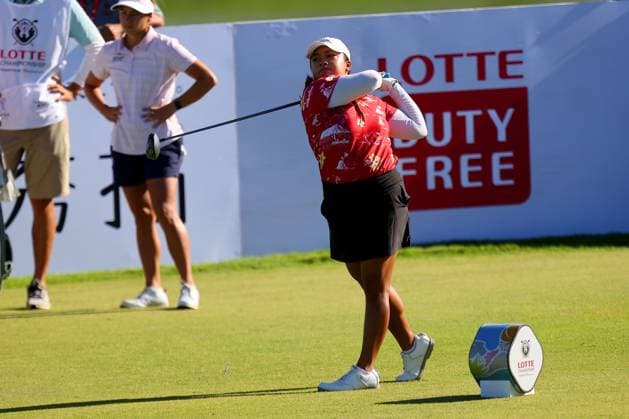 October 2, 2025 - Mariel Galdiano tees off during the second round of the 2025 LOTTE Championship Presented By Hoakalei at Hoakalei Country Club in Ewa Beach, HI - CSM Ewa Beach USA - ZUMAc04_ 20251002_zma_c04_029 Copyright: xAndrewxLeex