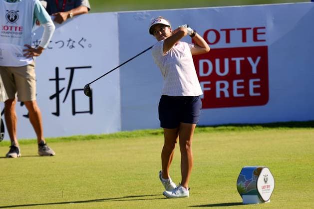 October 2, 2025 - Amanda Doherty tees off during the second round of the 2025 LOTTE Championship Presented By Hoakalei at Hoakalei Country Club in Ewa Beach, HI - CSM Ewa Beach USA - ZUMAc04_ 20251002_zma_c04_030 Copyright: xAndrewxLeex
