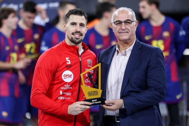 Veszprem HC V FC Barcelona, Barca - 18th IHF Men s Handball Club World Championship, WM, Weltmeisterschaft 2025 - FINAL Ivan Martinovic of Veszprem HC is the best right back in the tournament after the 18th IHF Men s Handball Club World Championship 2025 final match between Veszprem HC and FC Barcelona in New Capital Sports Hall in Cairo, Egypt, on October 2, 2025. Cairo Egypt  Copyright: xAymanxArefx originalFilename:aref-notitle251002_npTfm.jpg