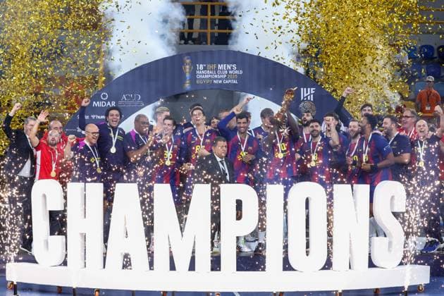 Veszprem HC V FC Barcelona, Barca - 18th IHF Men s Handball Club World Championship, WM, Weltmeisterschaft 2025 - FINAL FC Barcelona celebrates their 8th IHF Men s Handball Club World Cup at the closing ceremony after the 18th IHF Men s Handball Club World Championship 2025 final match between Veszprem HC and FC Barcelona in New Capital Sports Hall in Cairo, Egypt, on October 2, 2025. Cairo Egypt  Copyright: xAymanxArefx originalFilename:aref-notitle251002_np8O3.jpg