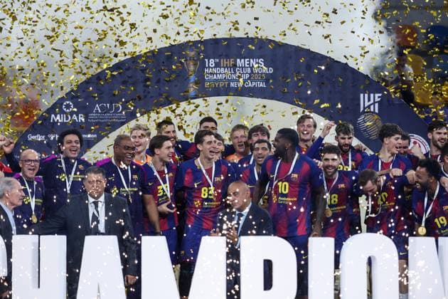 Veszprem HC V FC Barcelona, Barca - 18th IHF Men s Handball Club World Championship, WM, Weltmeisterschaft 2025 - FINAL FC Barcelona celebrates their 8th IHF Men s Handball Club World Cup at the closing ceremony after the 18th IHF Men s Handball Club World Championship 2025 final match between Veszprem HC and FC Barcelona in New Capital Sports Hall in Cairo, Egypt, on October 2, 2025. Cairo Egypt  Copyright: xAymanxArefx originalFilename:aref-notitle251002_np955.jpg