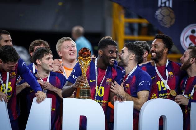 Veszprem HC V FC Barcelona, Barca - 18th IHF Men s Handball Club World Championship, WM, Weltmeisterschaft 2025 - FINAL FC Barcelona celebrates their 8th IHF Men s Handball Club World Cup at the closing ceremony after the 18th IHF Men s Handball Club World Championship 2025 final match between Veszprem HC and FC Barcelona in New Capital Sports Hall in Cairo, Egypt, on October 2, 2025. Cairo Egypt  Copyright: xAymanxArefx originalFilename:aref-notitle251002_npyUb.jpg
