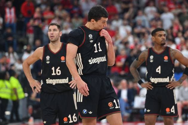 VLADIMIR LUCIC (FCB), Enttaeuschung,Frust,enttaeuscht, frustriert,niedergeschlagen, Basketball Euro League,Saison 2025 2026, FC Bayern Muenchen-Roter Stern Belgrad 97-88 am 02.10.2025, S A P G A R D EN
