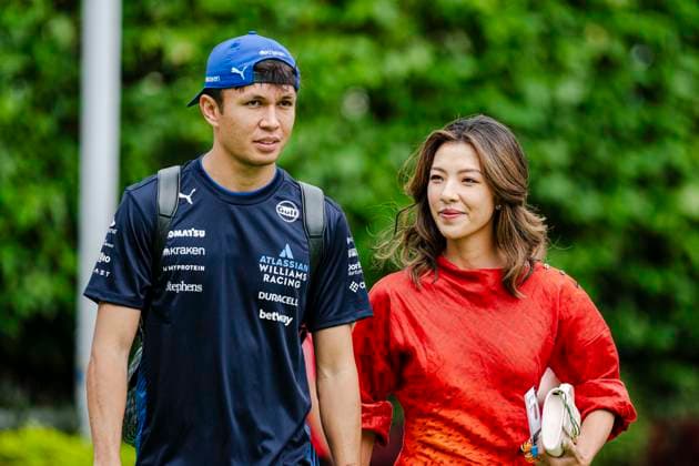Formula 1 Singapore Grand Prix 2025 Alexander Albon 23 (THA) Williams FW47 and girlfriend Lily Muni He during the Formula 1 Singapore Airlines Singapore Grand Prix 2025 at the Marina Bay Street Circuit, Singapore on 3 October 2025 Credit: Jun Da Tan Every Second Media Editorial use only. All images are copyright Every Second Media Limited. No images may be reproduced without prior permission. Copyright: xIMAGO EveryxSecondxMediax ESM-1608-0003 JunxDaxTanx xEveryxSecondxMediax