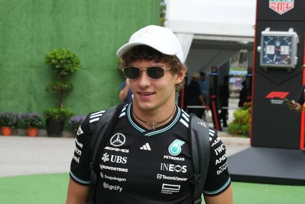 FORMULA 1 SINGAPORE AIRLINES SINGAPORE GRAND PRIX 2025 03.10.2025, Marina Bay Street Circuit, Singapore, FORMULA 1 SINGAPORE AIRLINES SINGAPORE GRAND PRIX 2025 , im Bild Andrea Kimi Antonelli (ITA), Mercedes-AMG Petronas Formula One Team