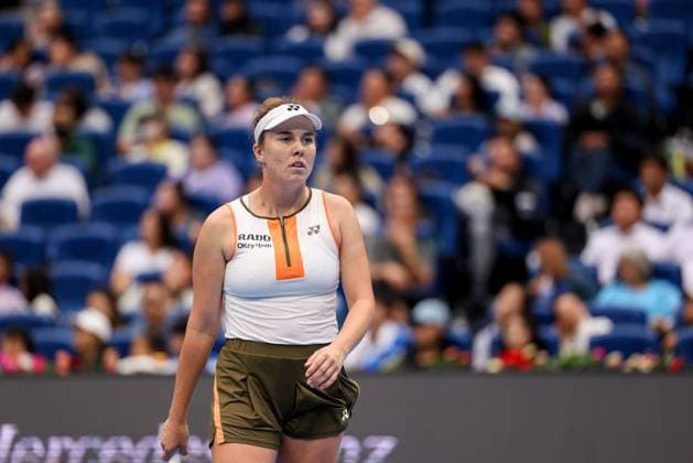 BEIJING, CHINA - OCTOBER 03: Linda Noskova of Czech Republic competes in the Women s Singles Quarterfinal match against Sonay Kartal of Great Britain on day 12 of the 2025 China Open at the National Tennis Center on October 3, 2025 in Beijing, China.  Copyright: xVCGx 111594824324