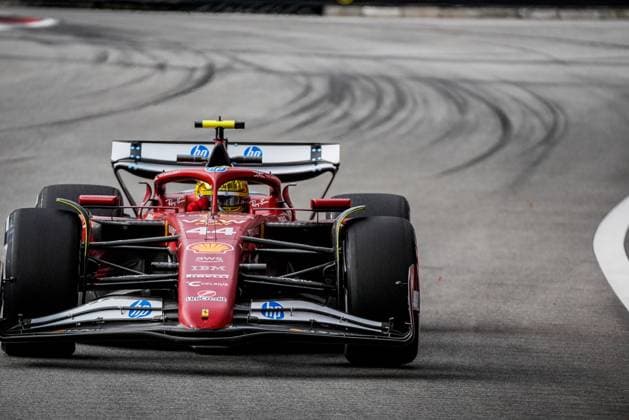 Formula 1 Singapore Airlines Singapore Grand Prix 2025 Remy Midez OVERTAKE MAXPPP - Singapore 03 10 2025 44 HAMILTON Lewis (gbr), Scuderia Ferrari HP, action at the Formula 1 Singapore Airlines Singapore Grand Prix 2025, the 18th round of the 2025 FIA Formula 1 World Championship, WM, Weltmeisterschaft at the Marina Bay Street Circuit in Singapore, Singapore, from 2 to 5 October 2025 Singapore Marina Bay Street Circuit Singapore  Copyright: xOVERTAKE MAXPPPxRemyxMidezx OVT202510038117 OVT202510038117