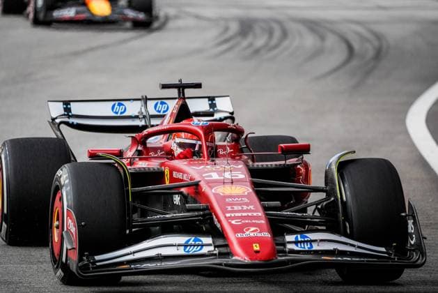 Formula 1 Singapore Airlines Singapore Grand Prix 2025 Remy Midez OVERTAKE MAXPPP - Singapore 03 10 2025 16 LECLERC Charles (mon), Scuderia Ferrari HP, action at the Formula 1 Singapore Airlines Singapore Grand Prix 2025, the 18th round of the 2025 FIA Formula 1 World Championship, WM, Weltmeisterschaft at the Marina Bay Street Circuit in Singapore, Singapore, from 2 to 5 October 2025 Singapore Marina Bay Street Circuit Singapore  Copyright: xOVERTAKE MAXPPPxRemyxMidezx OVT202510038128 OVT202510038128