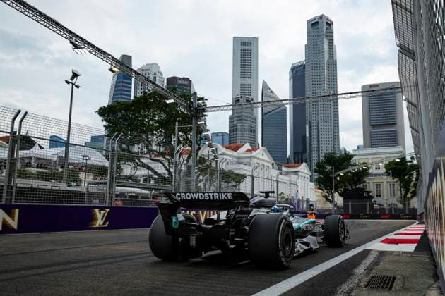 F1 - SINGAPORE GRAND PRIX 2025 63 RUSSELL George (gbr), Mercedes AMG F1 Team W16, action during the 2025 Formula 1 Singapore Grand Prix, 18th round of the 2025 FIA Formula One World Championship, WM, Weltmeisterschaft from October 3 to 5, 2025 on the Marina Bay Street Circuit, in Singapore - SingaporeSingapore  Copyright: xFLORENTxGOODENx