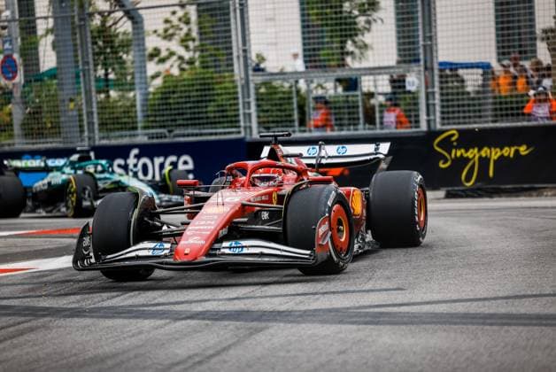 Formula 1 Singapore Airlines Singapore Grand Prix 2025 Alexis Perrin OVERTAKE MAXPPP - Singapore 03 10 2025 16 LECLERC Charles (mon), Scuderia Ferrari HP, action at the Formula 1 Singapore Airlines Singapore Grand Prix 2025, the 18th round of the 2025 FIA Formula 1 World Championship, WM, Weltmeisterschaft at the Marina Bay Street Circuit in Singapore, Singapore, from 2 to 5 October 2025 Singapore Marina Bay Street Circuit Singapore  Copyright: xOVERTAKE MAXPPPxAlexisxPerrinx OVT202510038303 OVT202510038303