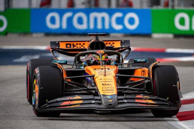 Formel 1 GP Singapur. Freitag, 03.10.2025 Oscar Piastri 81, McLaren Formula 1 Team; Formel 1 GP Singapur. Freitag, 03.10.2025 Copyright: xBEAUTIFULxSPORTS Erlhofx