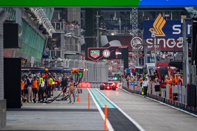 Formel 1 GP Singapur. Freitag, 03.10.2025 Pitlane; Formel 1 GP Singapur. Freitag, 03.10.2025 Copyright: xBEAUTIFULxSPORTS Erlhofx