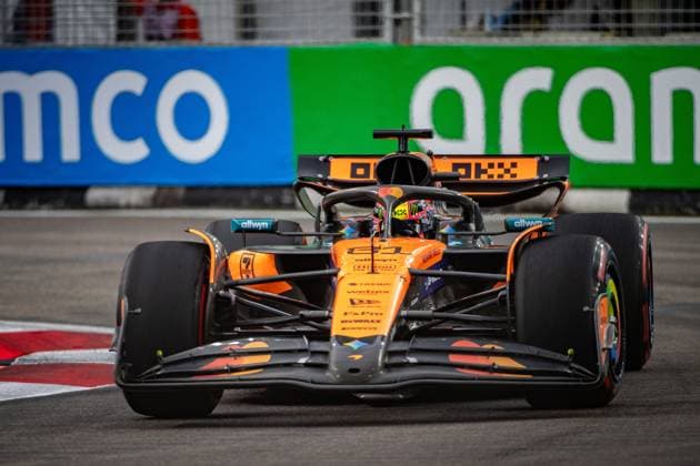 Formel 1 GP Singapur. Freitag, 03.10.2025 Oscar Piastri 81, McLaren Formula 1 Team; Formel 1 GP Singapur. Freitag, 03.10.2025 Copyright: xBEAUTIFULxSPORTS Erlhofx