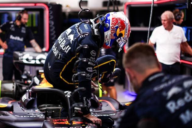F1 - SINGAPORE GRAND PRIX 2025 VERSTAPPEN Max (ned), Red Bull Racing RB21, portrait during the 2025 Formula 1 Singapore Grand Prix, 18th round of the 2025 FIA Formula One World Championship, WM, Weltmeisterschaft from October 3 to 5, 2025 on the Marina Bay Street Circuit, in Singapore - SingaporeSingapore  Copyright: xEricxAlonsox