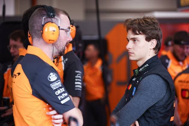 F1 - SINGAPORE GRAND PRIX 2025 PIASTRI Oscar (aus), McLaren F1 Team MCL39, portrait during the 2025 Formula 1 Singapore Grand Prix, 18th round of the 2025 FIA Formula One World Championship, WM, Weltmeisterschaft from October 3 to 5, 2025 on the Marina Bay Street Circuit, in Singapore - SingaporeSingapore  Copyright: xEricxAlonsox