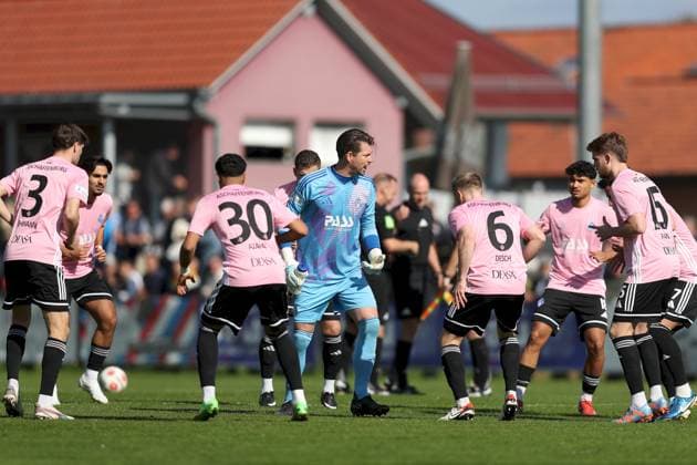 03.10.2025, xjcx, Herren, Fussball, Saison 2025 2026, Regionalliga Bayern, 12. Spieltag: TSV Aubstadt - SV Viktoria Aschaffenburg Torwart Max Grün ( 27, SV Viktoria Aschaffenburg) Sulzfeld Schulstadion Aubstadt Bayern Deutschland