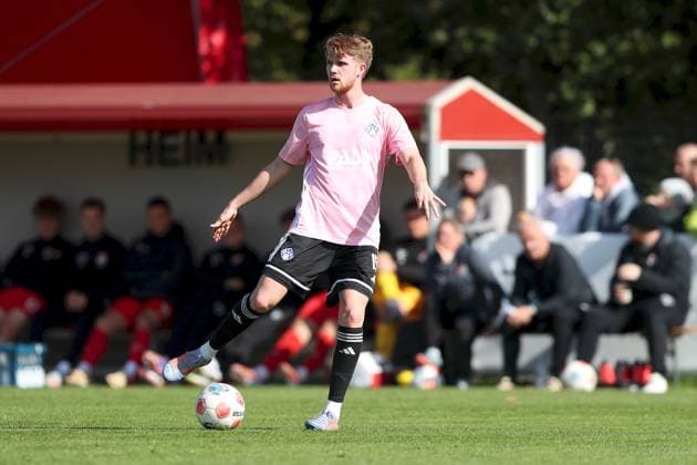 03.10.2025, xjcx, Herren, Fussball, Saison 2025 2026, Regionalliga Bayern, 12. Spieltag: TSV Aubstadt - SV Viktoria Aschaffenburg Benjamin Franz ( 15, SV Viktoria Aschaffenburg) Sulzfeld Schulstadion Aubstadt Bayern Deutschland