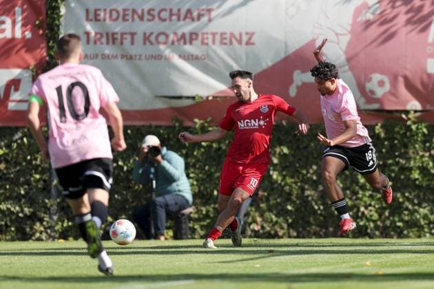 03.10.2025, xjcx, Herren, Fussball, Saison 2025 2026, Regionalliga Bayern, 12. Spieltag: TSV Aubstadt - SV Viktoria Aschaffenburg Timo Pitter ( 10, TSV Aubstadt) und Nino Cassaniti ( 18, SV Viktoria Aschaffenburg) Sulzfeld Schulstadion Aubstadt Bayern Deutschland