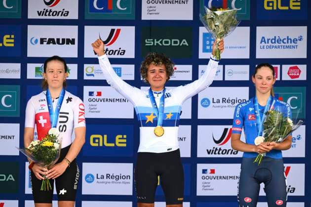 UEC 2025 Road European Championship, EM, Europameisterschaft Drome-Ardeche 03 10 2025 GUILHERAND-GRANGES, FRANCE - OCTOBER 03 : Grossmann Anja (Switzerland), Ostiz Taco Paula (Spain) and Pegolo Chantal (Italy) pictured during the podium ceremony of the Women Junior cycling road race of the 2025 UEC Road European Championship Drome-Ardeche 10th edition an UCI Continental Championships cycling race of 62.9 km with start in Guilherand-Granges and finish in Guilherand-Granges on October 3, 2025 in Guilherand-Granges, France, 03 10 2025 Guilherand-Granges France  Copyright: xVincentxKalutx