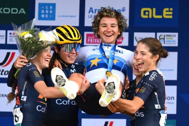 Sport Bilder des Tages UEC 2025 Road European Championship, EM, Europameisterschaft Drome-Ardeche 03 10 2025 GUILHERAND-GRANGES, FRANCE - OCTOBER 03 : Ostiz Taco Paula (Spain) and teammates pictured during the podium ceremony of the Women Junior cycling road race of the 2025 UEC Road European Championship Drome-Ardeche 10th edition an UCI Continental Championships cycling race of 62.9 km with start in Guilherand-Granges and finish in Guilherand-Granges on October 3, 2025 in Guilherand-Granges, France, 03 10 2025 Guilherand-Granges France  Copyright: xVincentxKalutx