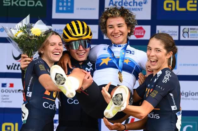 UEC 2025 Road European Championship, EM, Europameisterschaft Drome-Ardeche 03 10 2025 GUILHERAND-GRANGES, FRANCE - OCTOBER 03 : Ostiz Taco Paula (Spain) and teammates pictured during the podium ceremony of the Women Junior cycling road race of the 2025 UEC Road European Championship Drome-Ardeche 10th edition an UCI Continental Championships cycling race of 62.9 km with start in Guilherand-Granges and finish in Guilherand-Granges on October 3, 2025 in Guilherand-Granges, France, 03 10 2025 Guilherand-Granges France  Copyright: xVincentxKalutx