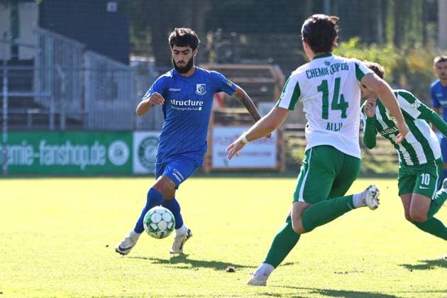 Fußball Regionalliga Nordost: BSG Chemie Leipzig vs. VSG Altglienicke Berlin; 03.10.2025 Biyan Kizildemir (8, VSG Altglienicke). Fußball, Regionalliga Nordost, Saison 2025 2026, 11. Spieltag: BSG Chemie Leipzig vs. VSG Altglienicke am 03.10.2025 im Alfred-Kunze-Sportpark, Leipzig Leutzsch. Copyright: xBEAUTIFULxSPORTS JanxKaeferx